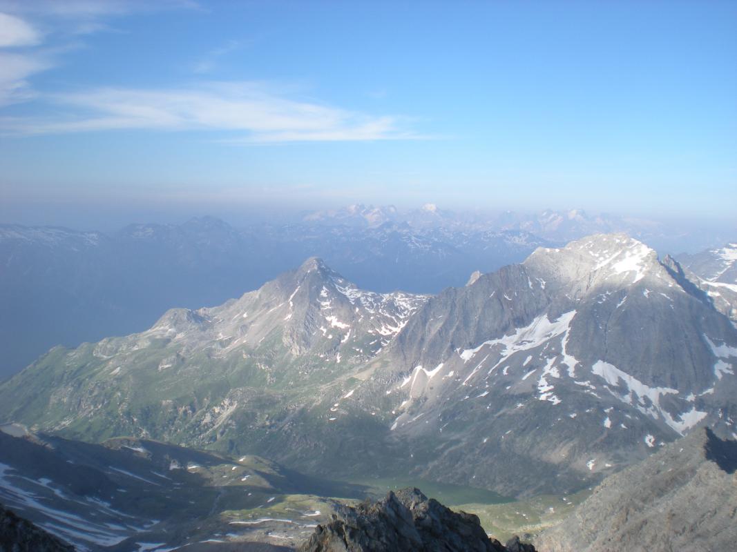 La Pointe de l'Echelle, au fond les Ecrins