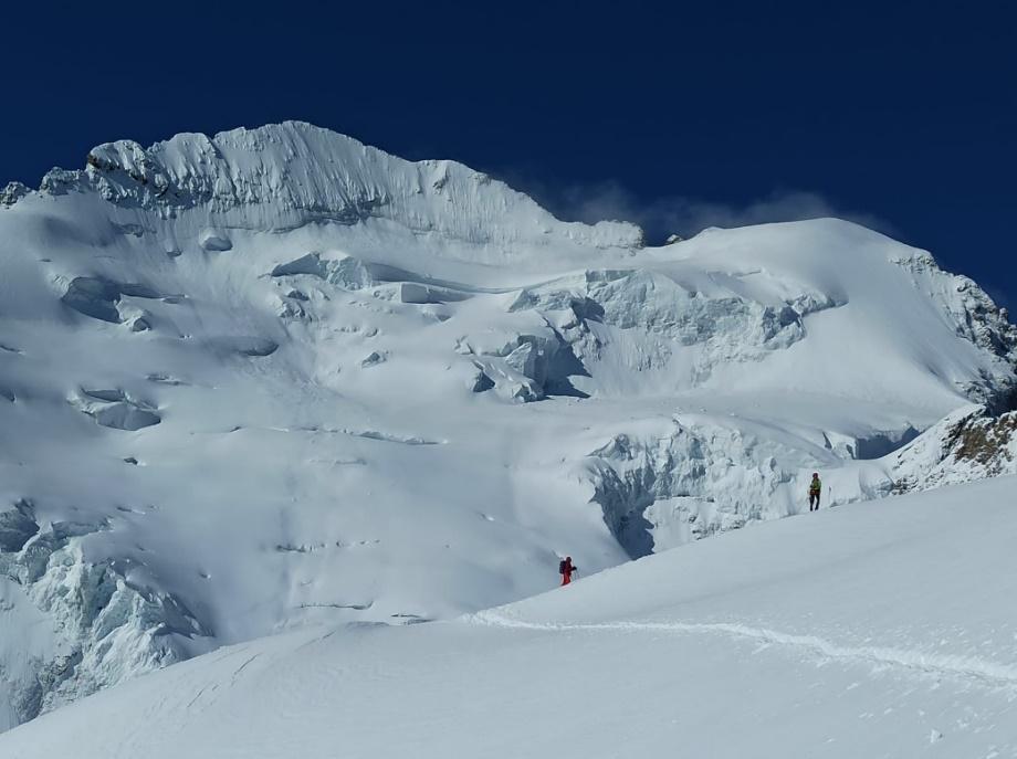 Devant la Barre des Ecrins, sans aucune trace, ça passe de commentaire