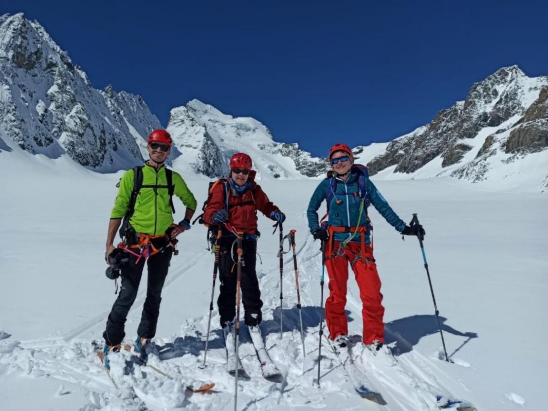 Samuel, Fabienne et Jessica,…avec surtout un bel arrière-plan !!!!