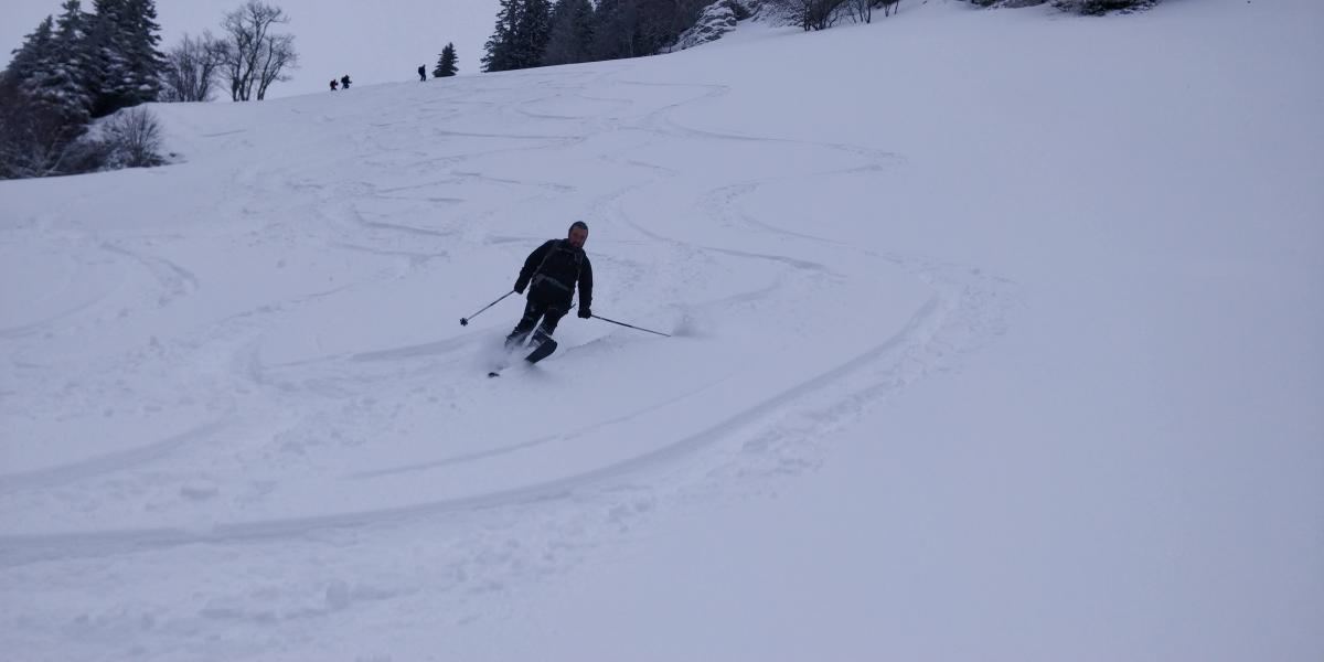 Descente versant ouest... et encore suffisamment de place pour faire sa trace